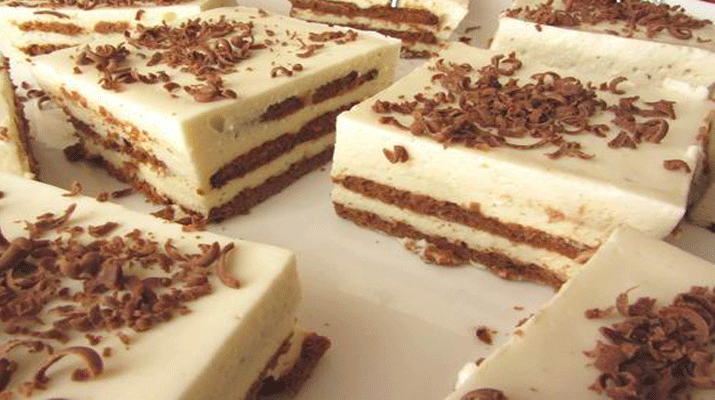 Творожно-сметанный торт из печенья. Что может быть проще и вкуснее?