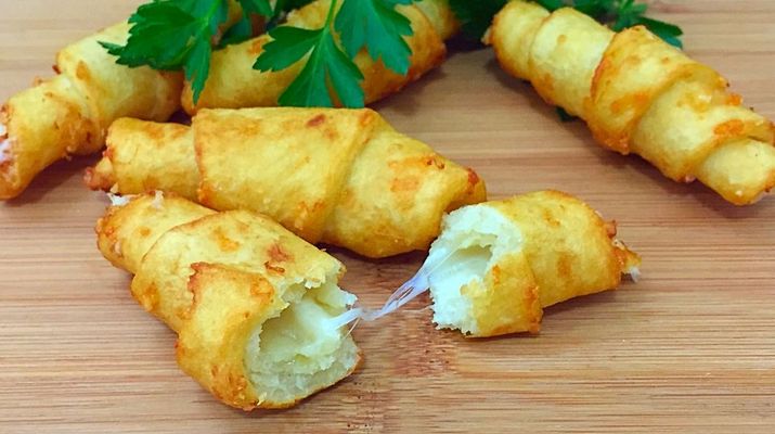 Картофельные рогалики с сыром - очень простая и вкусная закуска!
