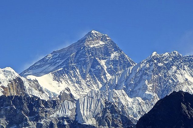 Гора смерти: шокирующие фото погибших на Эвересте