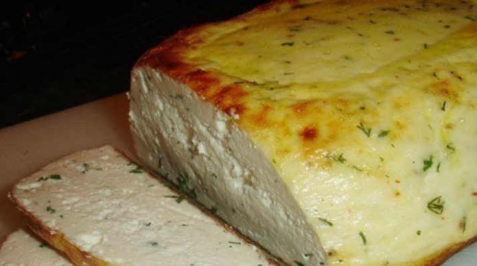 Сыр домашний, запечённый в духовке. Получается невероятная вкуснятина!