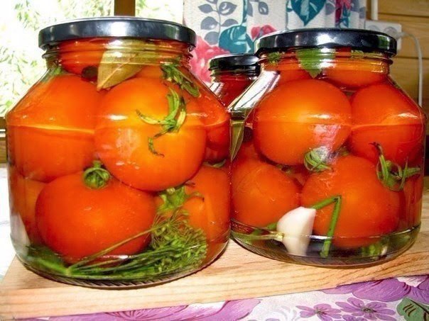 Обалденные помидоры в загадочном маринаде. Съедаются вместе с маринадом!