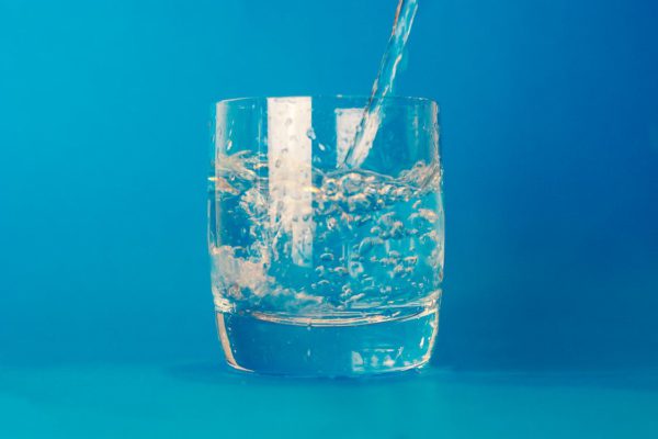 Нужно ли пить тёплую воду по утрам? Что об этом думают врачи