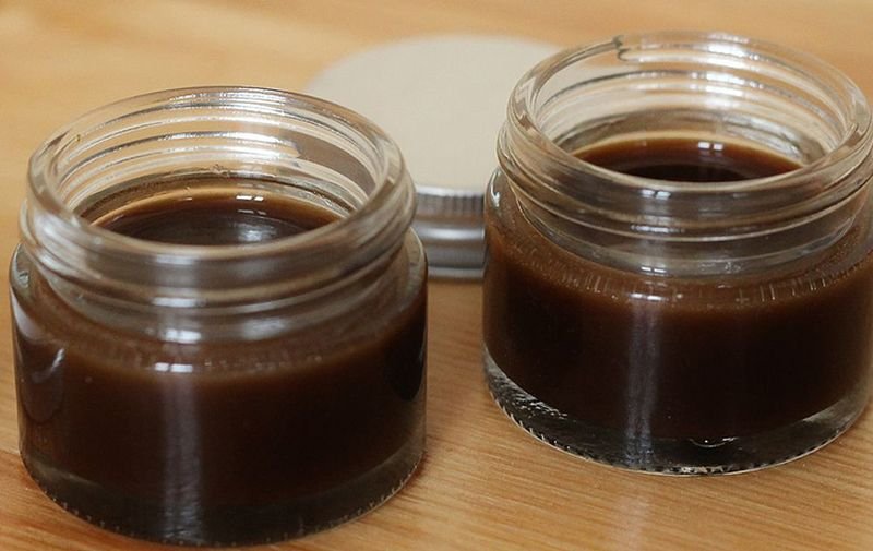 Бабулин рецепт мази от семи недугов: помогут мумие, пихтовое масло и мед