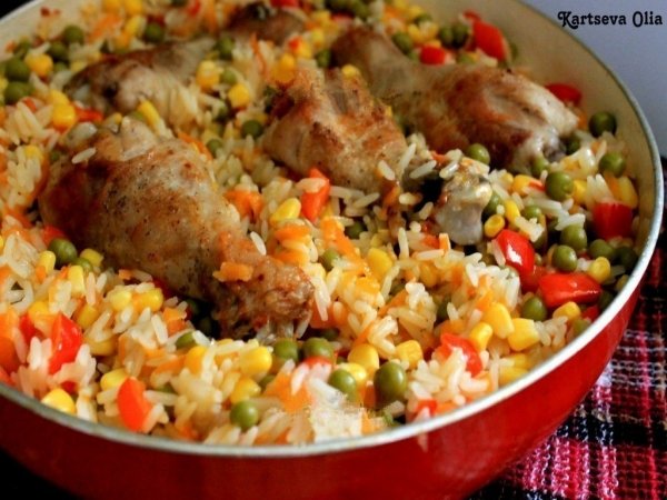 Курица с рисом и овощами по-каталонски. Очень простое и яркое блюдо!