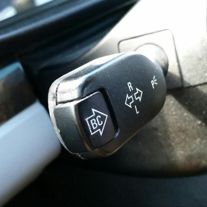 Есть в машине одно устройство, о котором не знает 30% водителей!