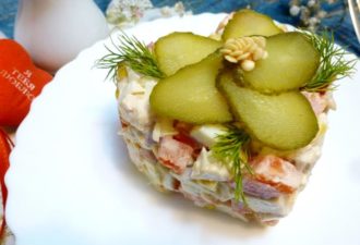 Вкусный салат с куриной грудкой слоеный рекомендации Вкусный салат с куриной грудкой слоеный рекомендации