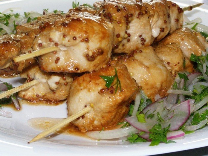 Сочный и безумно вкусный шашлык из курицы, приготовленный в духовке