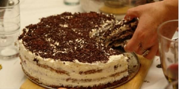 Домашний тортик на скорую руку Печем его уже лет 20. Названия не знаю, можете придумать сами!