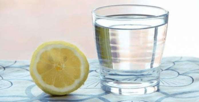 Об этих свойствах лимонной воды вам не рассказывали