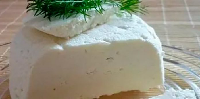 Как приготовить домашний сыр из кефира и молока?