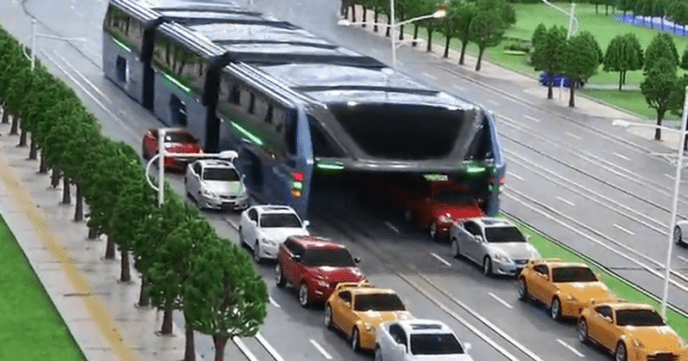 Удивительный автобус в Китае, которому не почем любая пробка