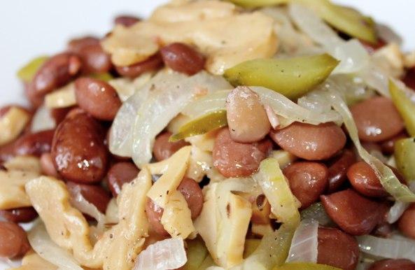 Салатик с фасолью, огурцом и грибами… такой простой и вкусный!